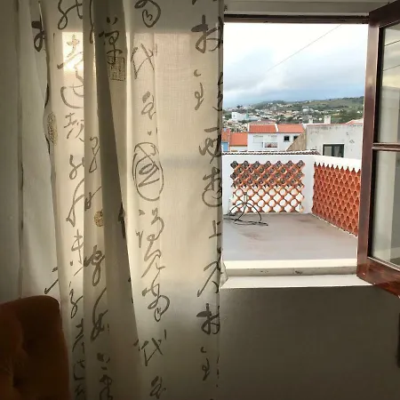 בית הארחה Arco Iris Angra do Heroísmo